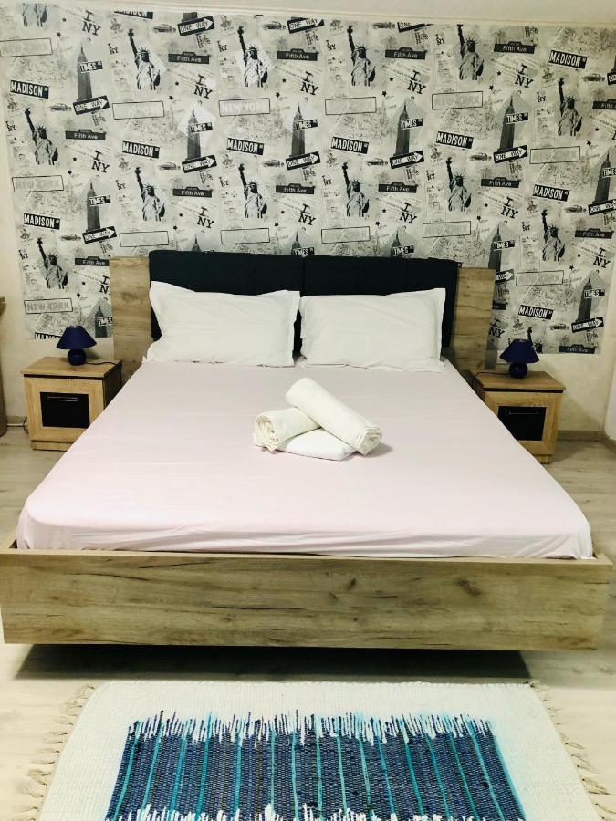 Park - Big - 3 - Free Parking T5 *